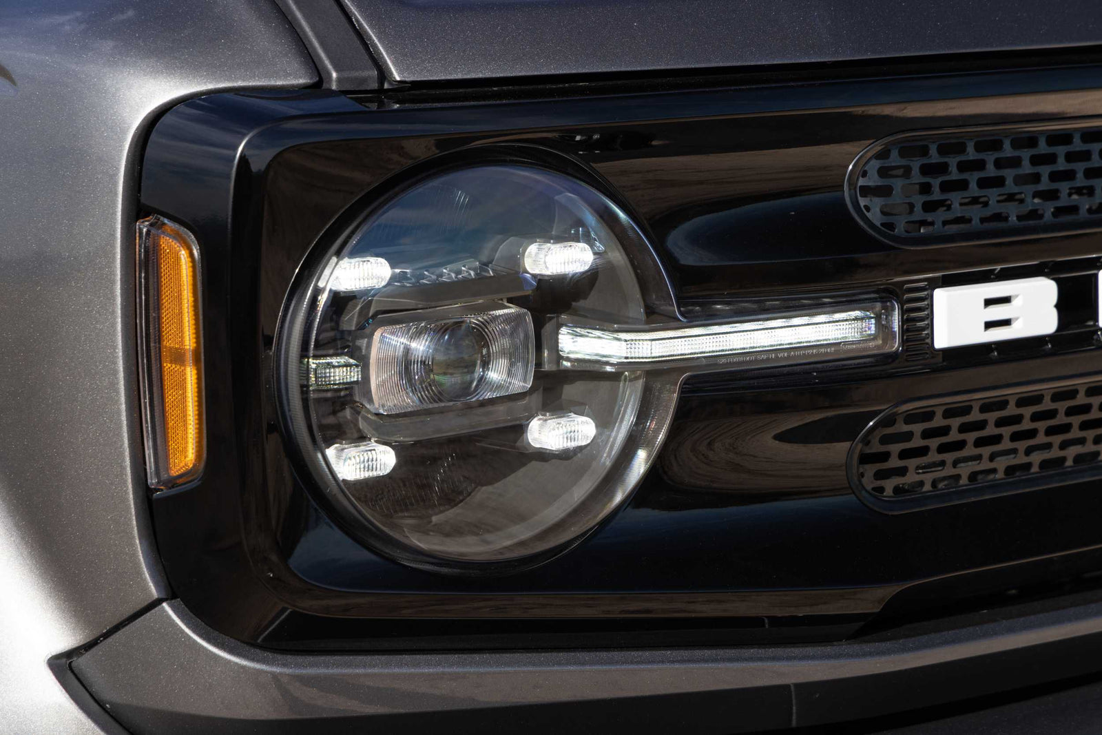 2021+ Bronco White DRL Heads and Red Tails
