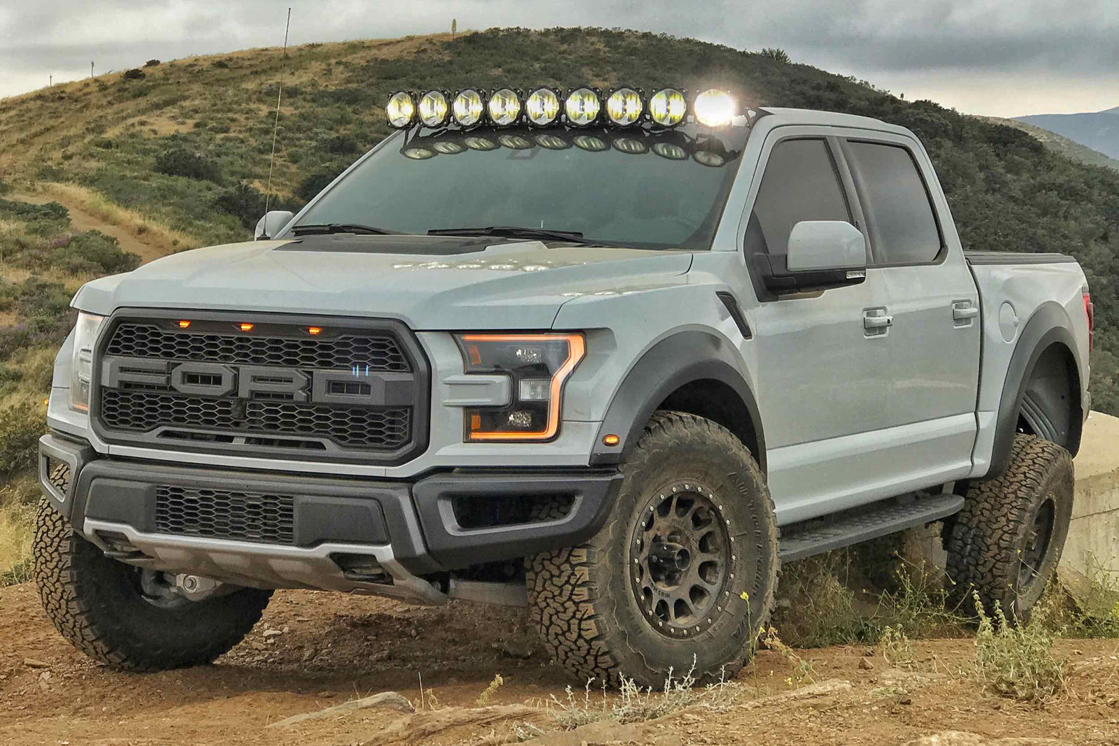 Gravity LED Pro6 Light Bar: 8 Pods (50in / Spot + Flood Beam)