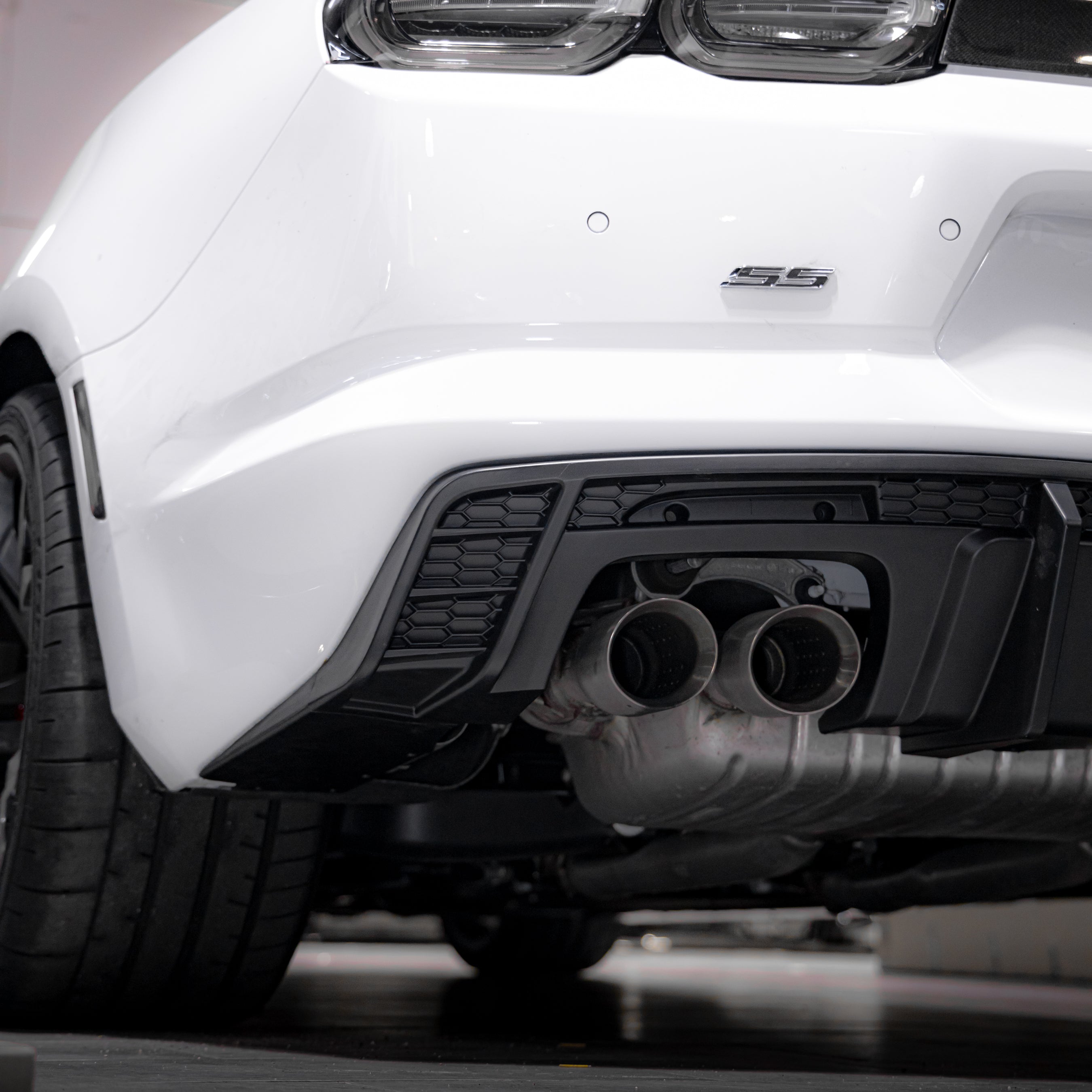2016-2025 Chevy Camaro Evo Style Shark Fins Rear Diffuser Quad/Single Tips SS/RS/LT & ZL1 w/ Smoke Reflectors - Legends Auto Parts