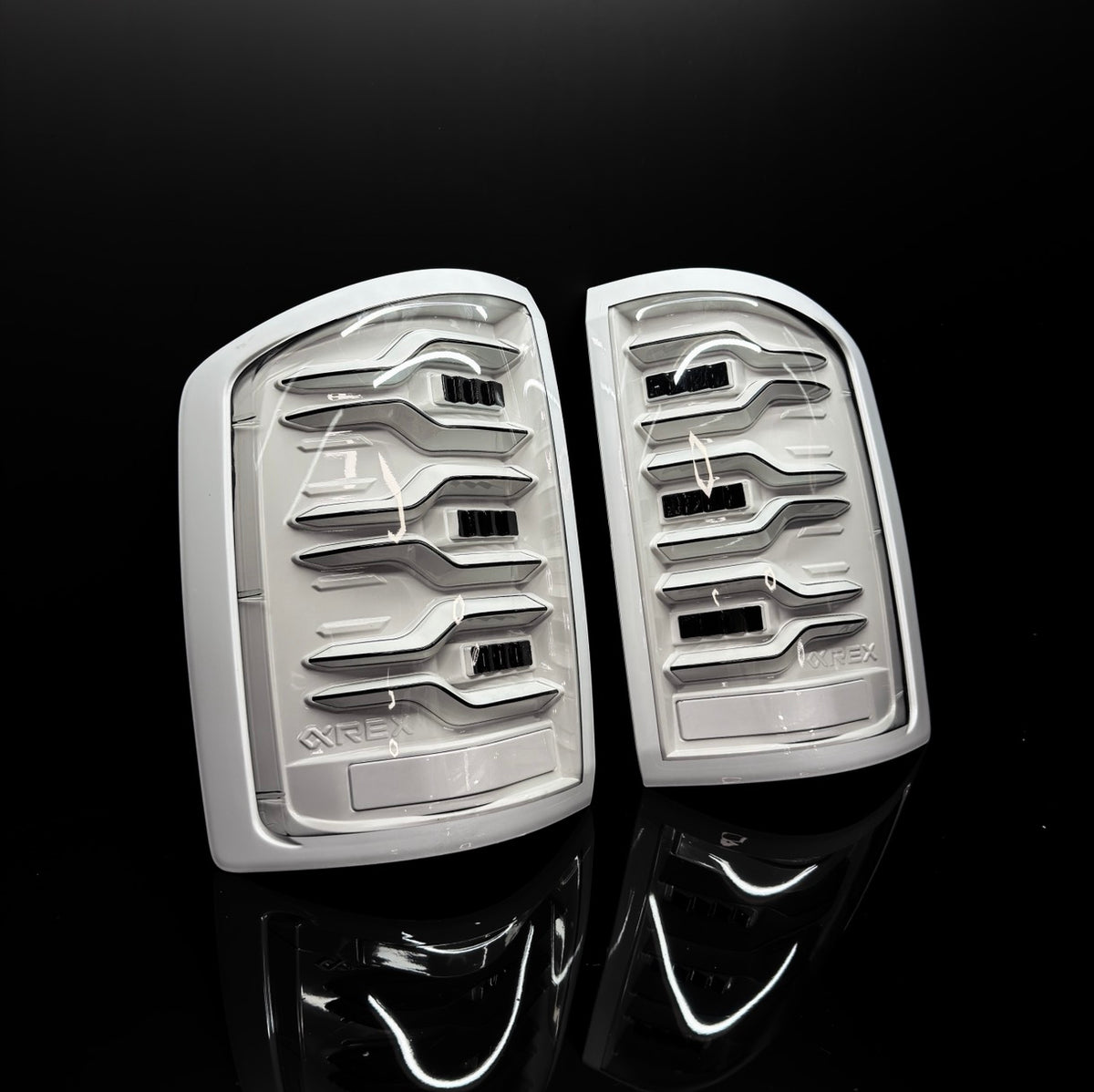 14-18 GMC Sierra 1500/2500HD/3500HD LUXX-Series LED Tail Lights Alpha-Black