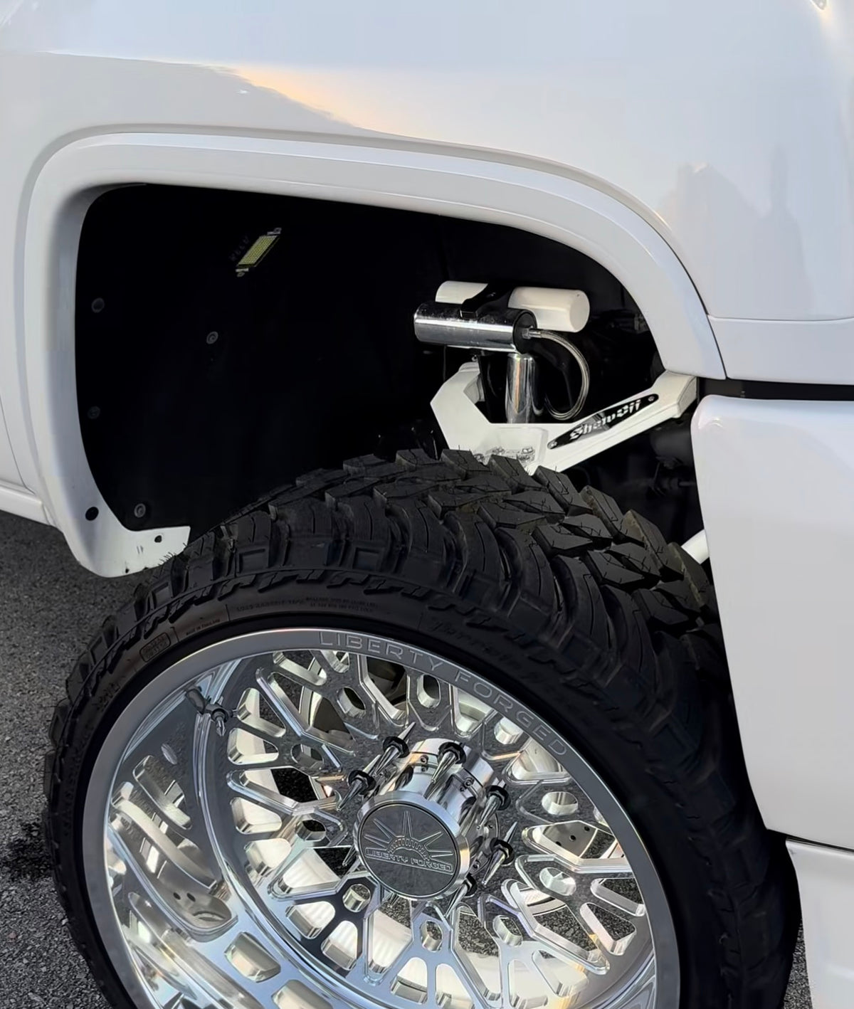 2014-2019 Sierra HD / Silverado HD Showoff 3-Inch LOADED Leveling Kit