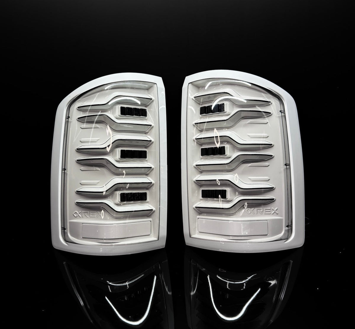 14-18 GMC Sierra 1500/2500HD/3500HD LUXX-Series LED Tail Lights Alpha-Black