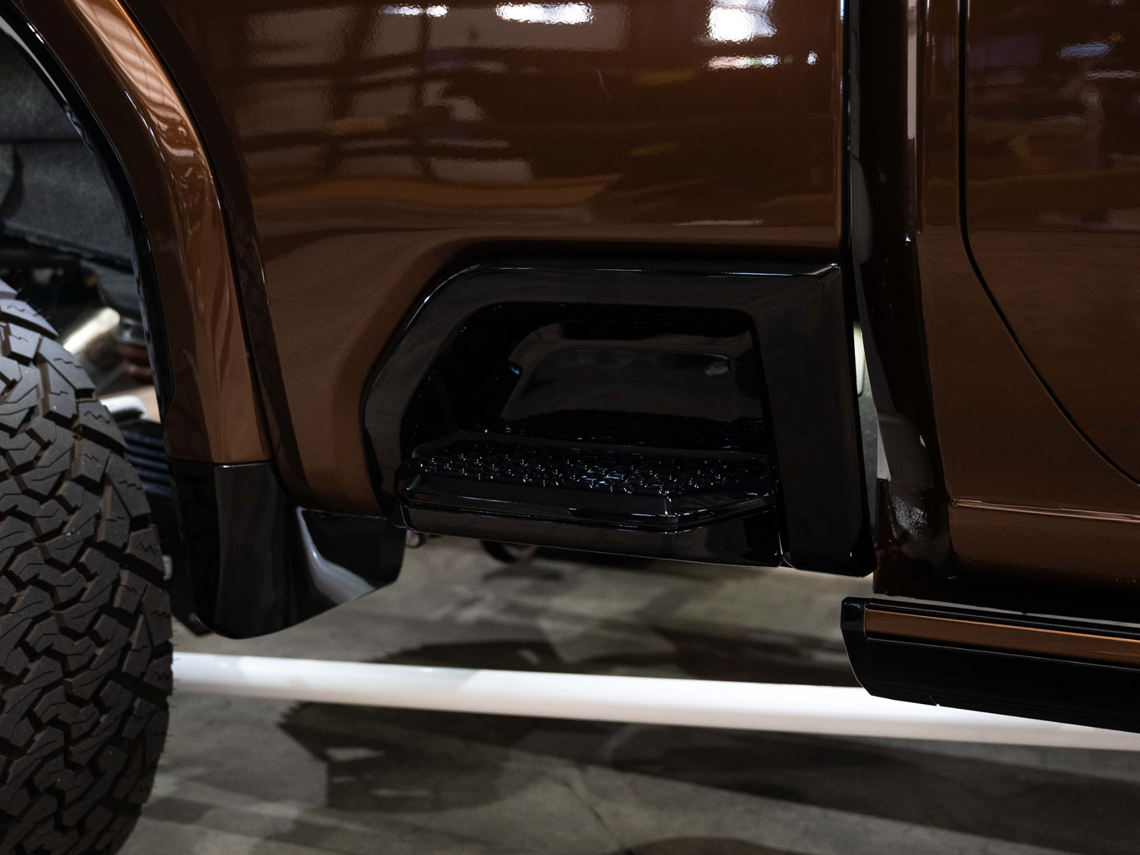 2020-2024 GMC/Chevrolet Sierra/Silverado 2500/3500 Painted OEM Bed Steps - Legends Auto Parts