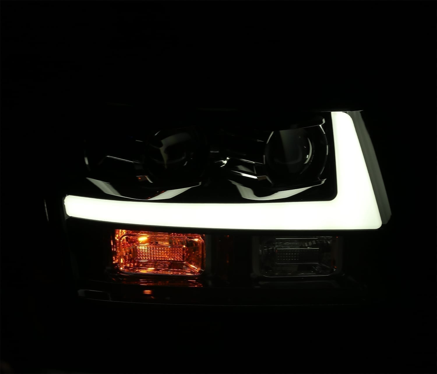 07-14 Chevrolet Tahoe/Suburban/07-13 Avalanche LUXX-Series LED Projector Headlights Black