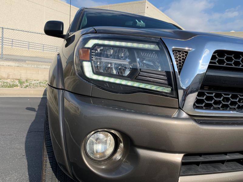 05-11 Toyota Tacoma LUXX-Series LED Crystal Headlights Alpha-Black - Legends Auto Parts