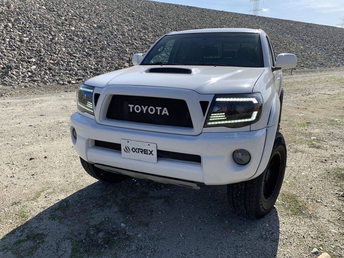 05-11 Toyota Tacoma LUXX-Series LED Projector Headlights Black - Legends Auto Parts