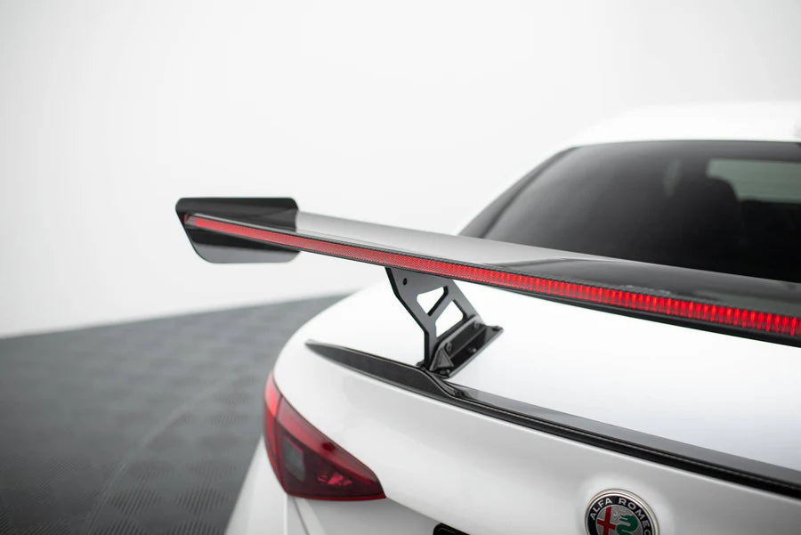 Maxton Design - Carbon Spoiler + Led Alfa Romeo Giulia Quadrifoglio