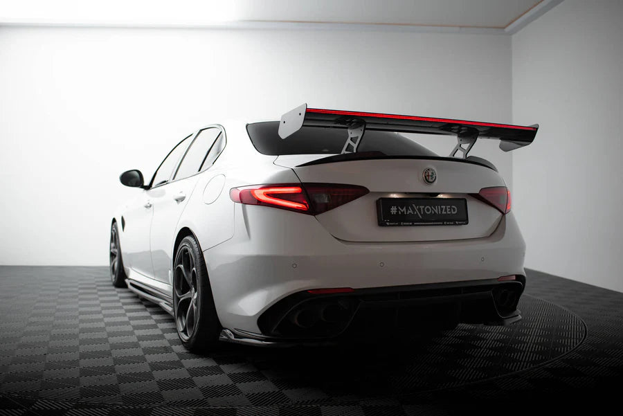 Maxton Design - Carbon Spoiler + Led Alfa Romeo Giulia Quadrifoglio