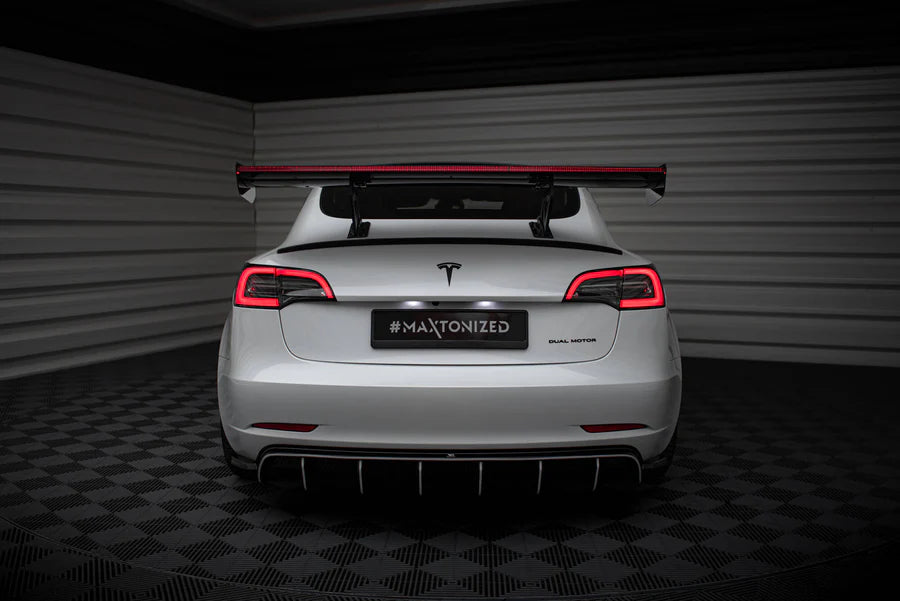 Maxton Design - Carbon Spoiler + Led Tesla Model 3