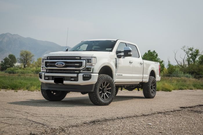Ready Lift - 4" COIL SPRING SUSPENSION SYSTEM WITH FALCON MAX3.3 SHOCKS AND RADIUS ARMS - 2017-2022 FORD SUPER DUTY F250/F350 4WD - Legends Auto Parts